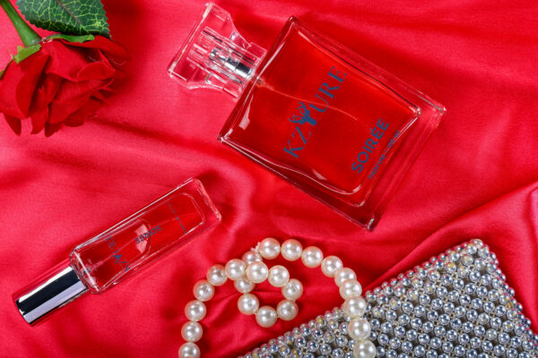 Soiree 20ml delivers evening elegance in a sleek, pocket-sized bottle—perfect for spontaneous plans and stylish escapes.